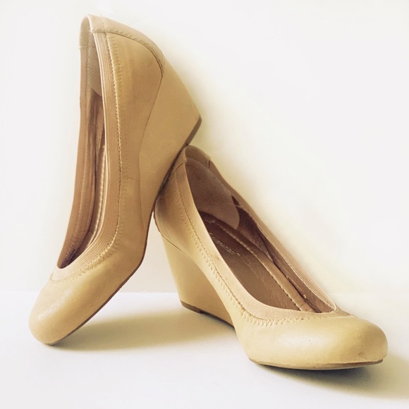 Sz7 / BCBGeneration Soft Leather Wedges - Picture 4 of 9